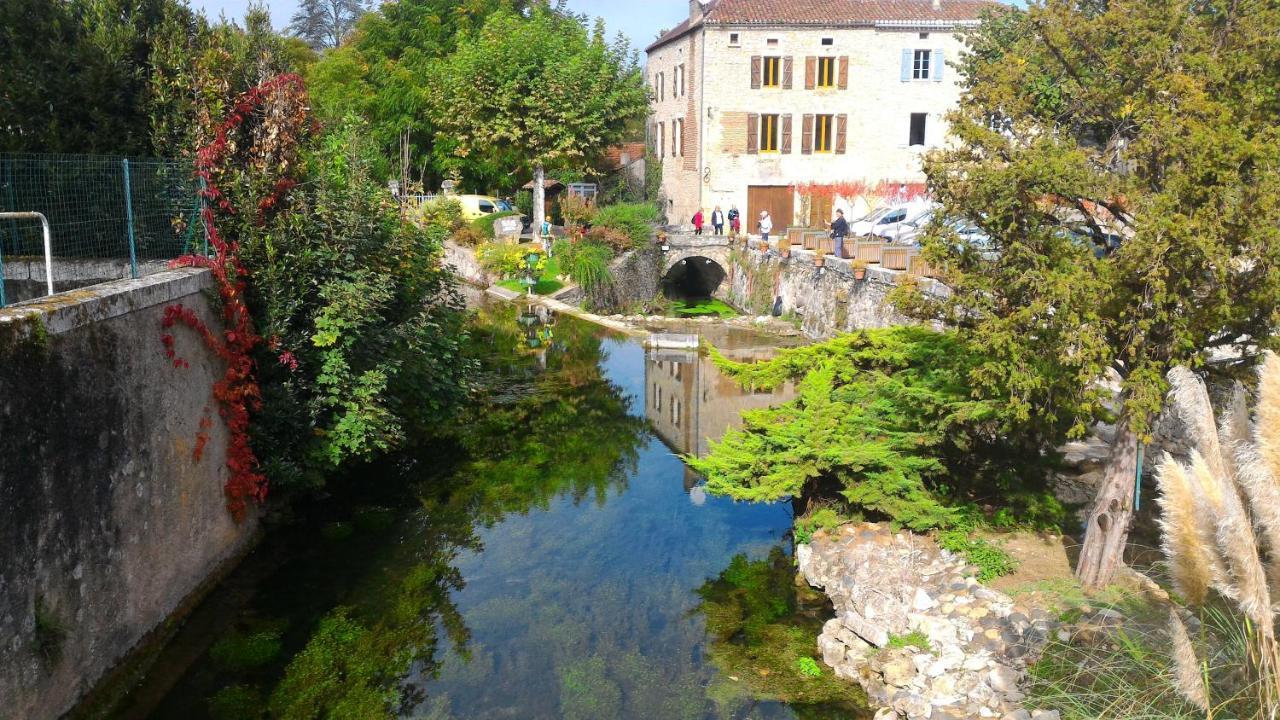 Maison Sur Le Lot Saint-Vincent-Rive-dʼOlt Exteriör bild