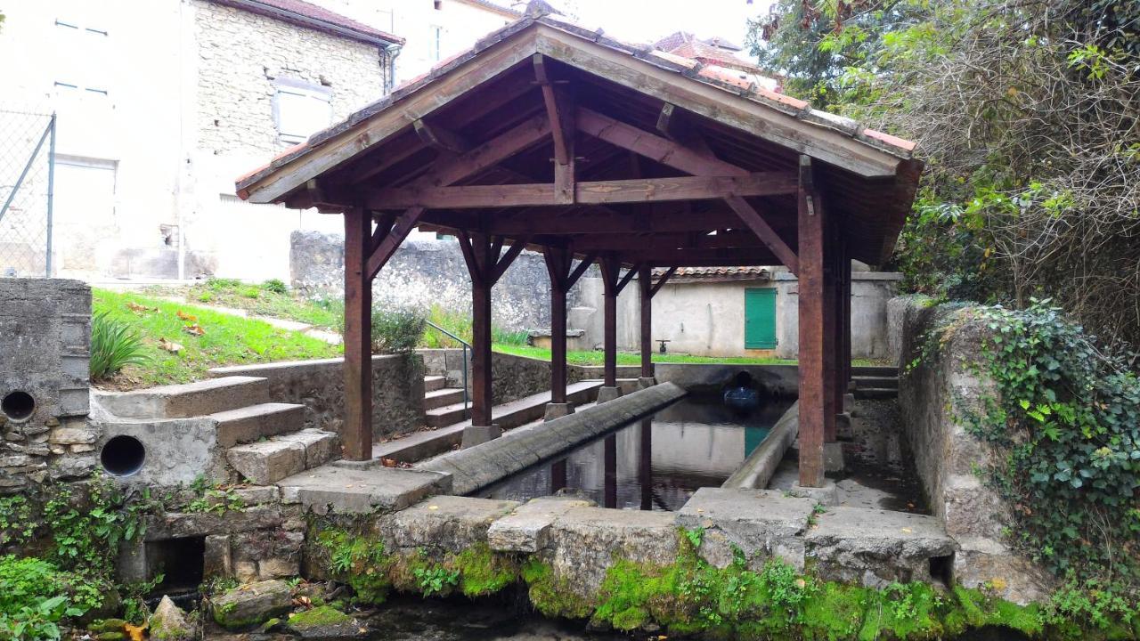 Maison Sur Le Lot Saint-Vincent-Rive-dʼOlt Exteriör bild