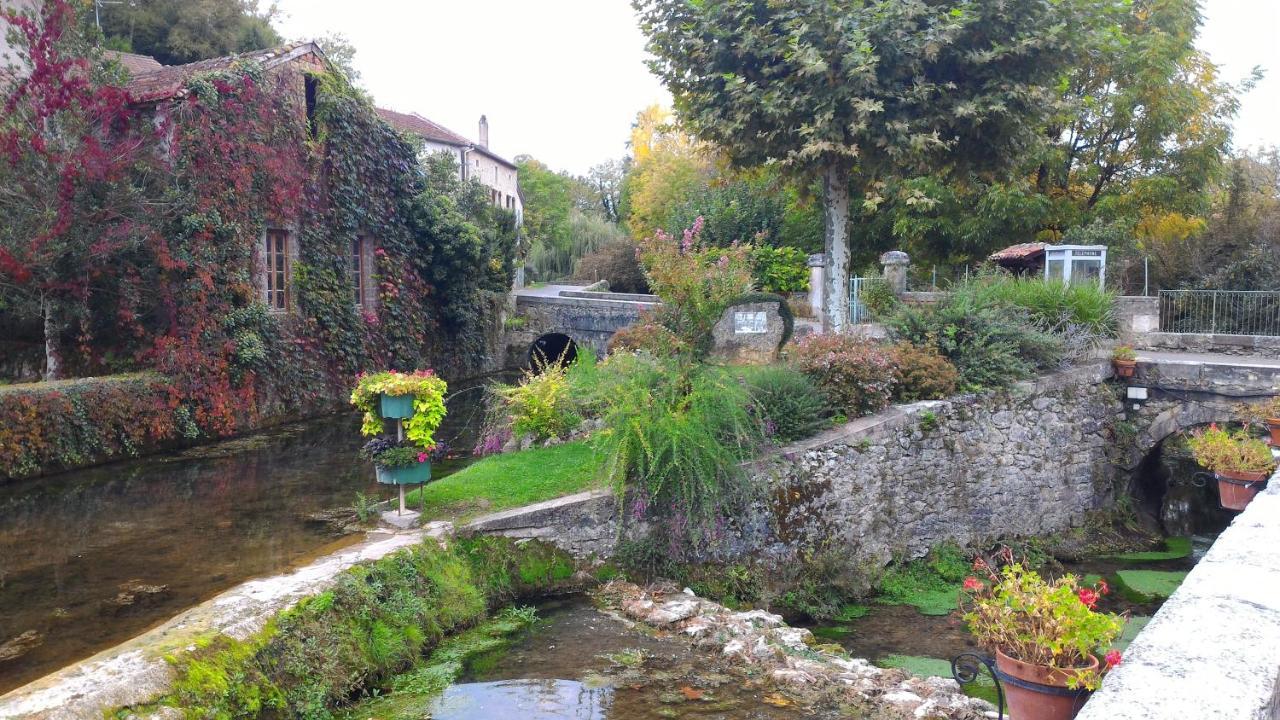 Maison Sur Le Lot Saint-Vincent-Rive-dʼOlt Exteriör bild